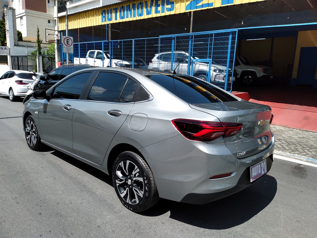 Chevrolet Onix Sedan Prata