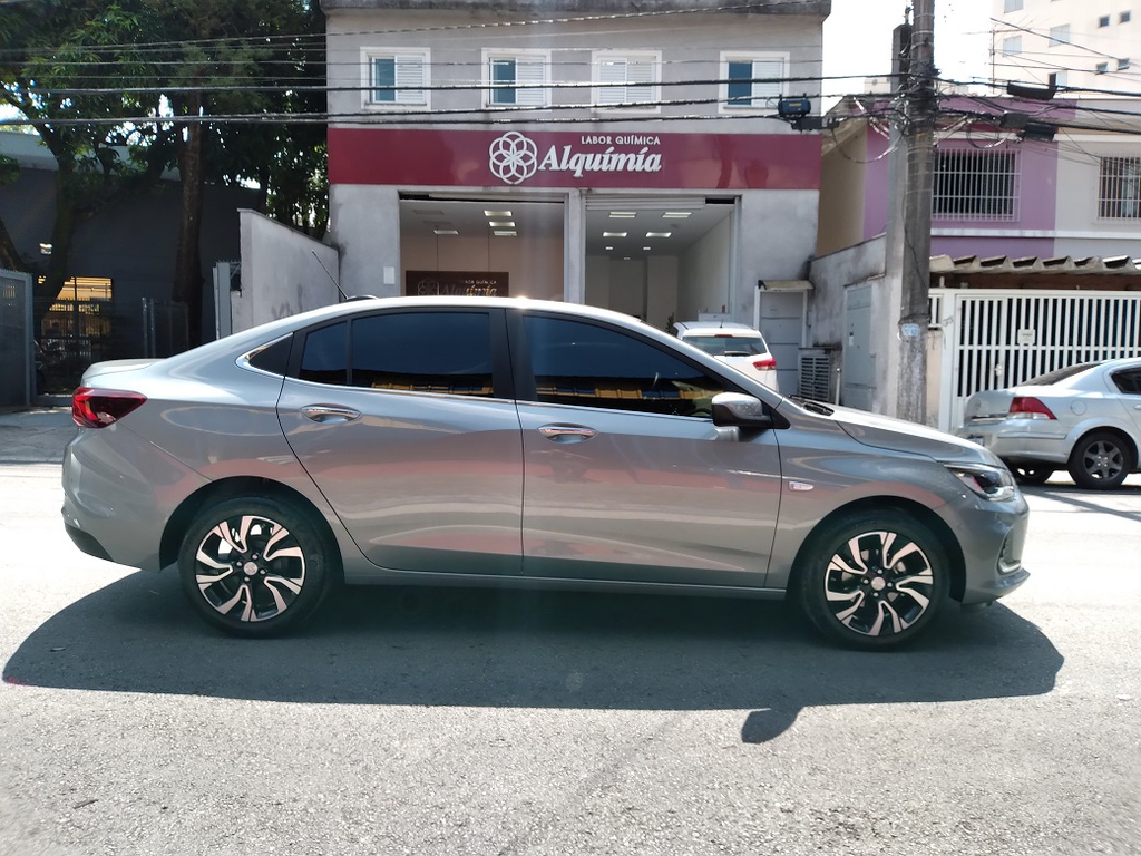 Chevrolet Onix Sedan Prata