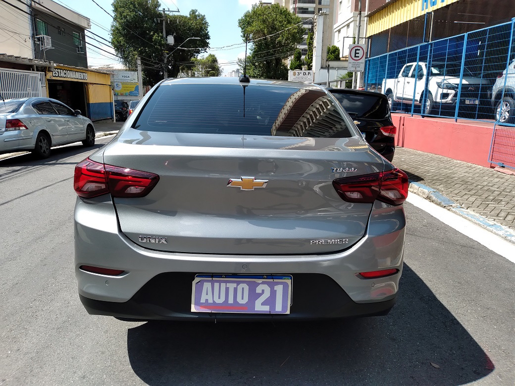 Chevrolet Onix Sedan Prata