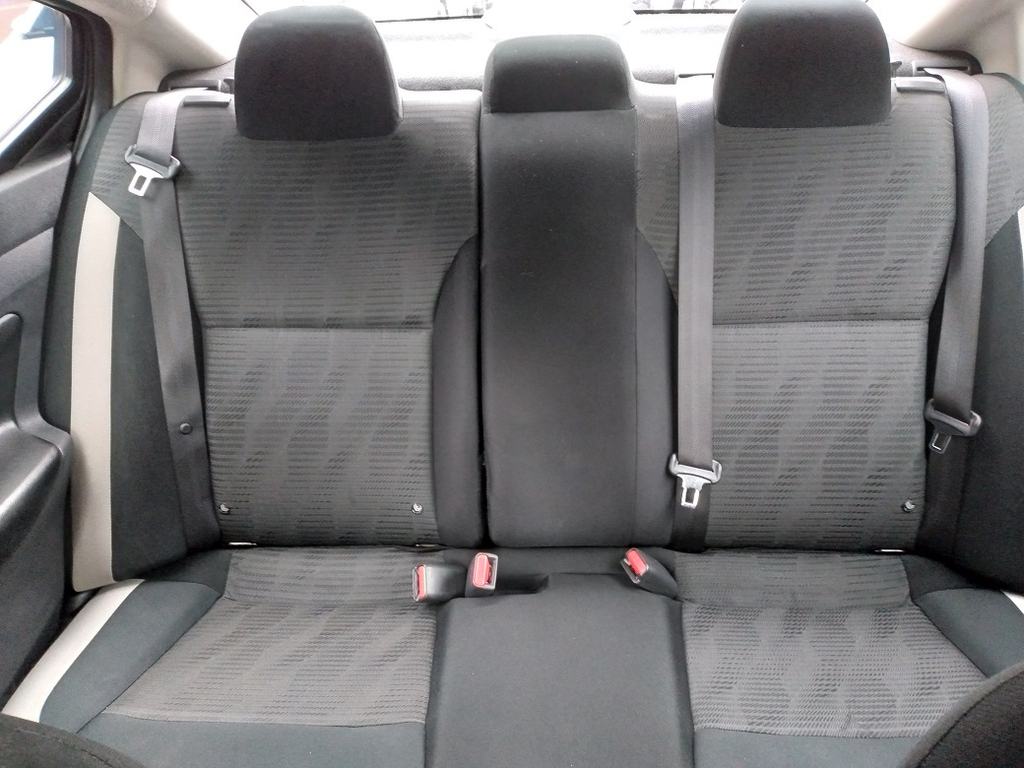 Nissan Versa Cinza