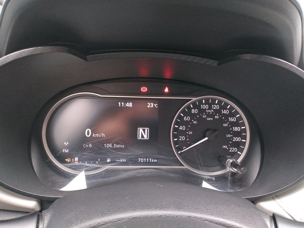 Nissan Versa Cinza