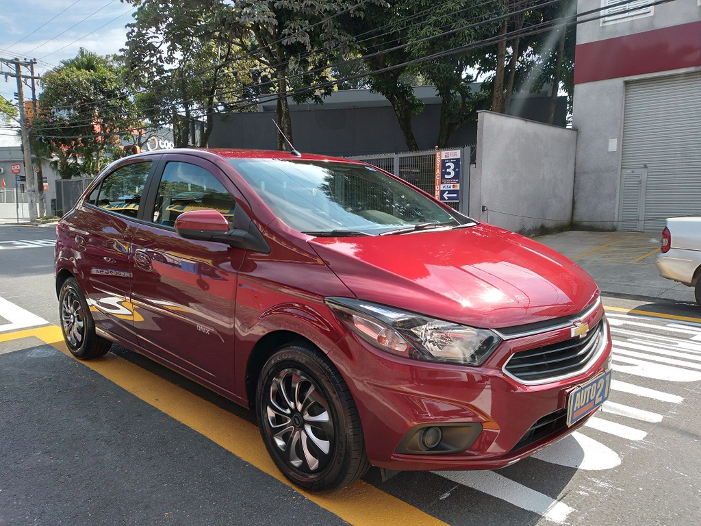 Chevrolet Onix Vermelho
