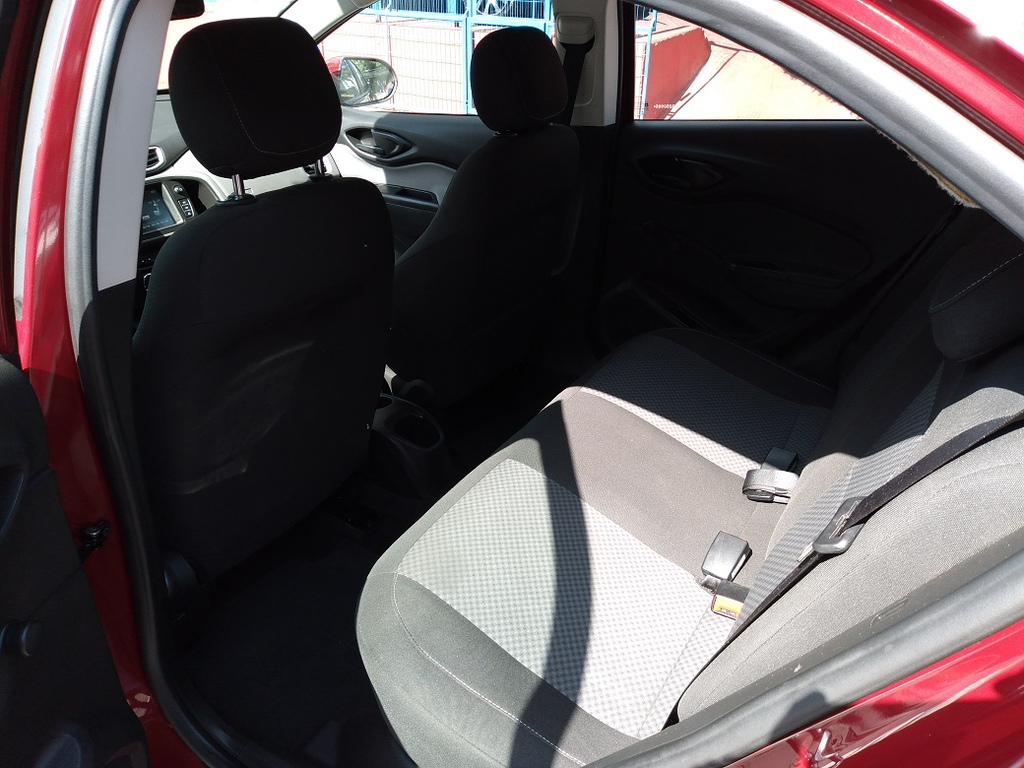 Chevrolet Onix Vermelho