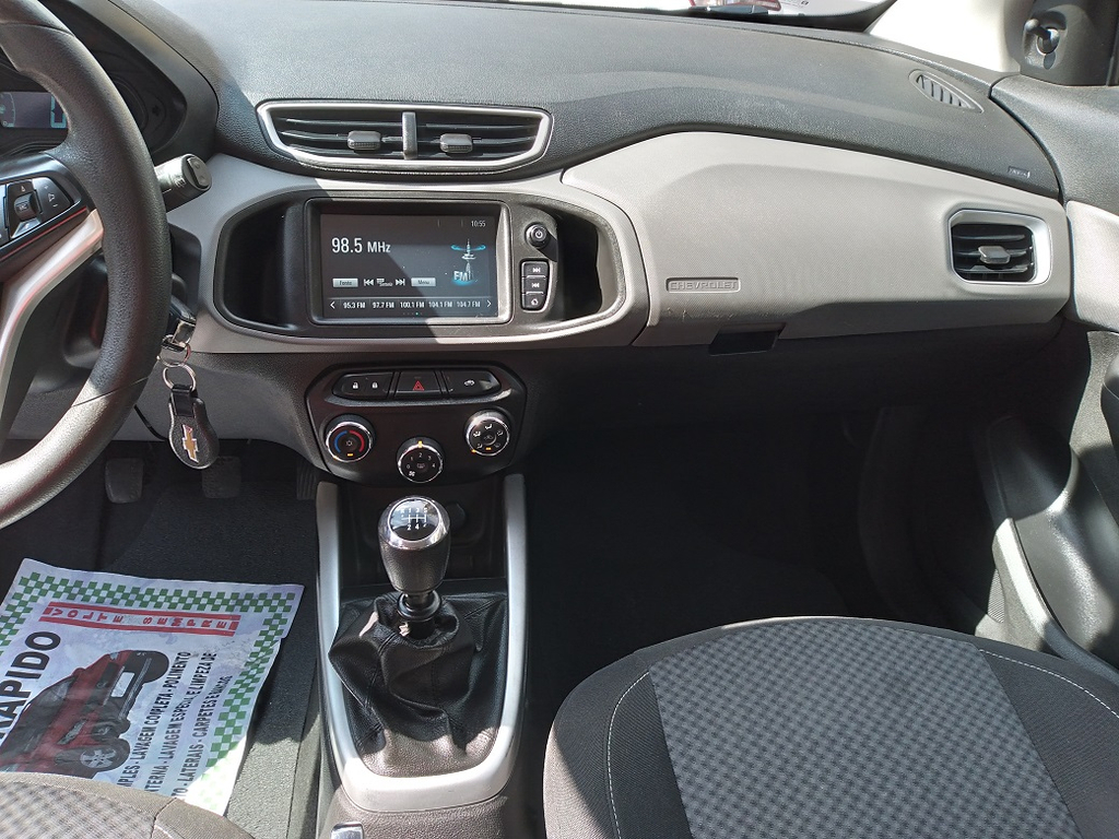 Chevrolet Onix Vermelho