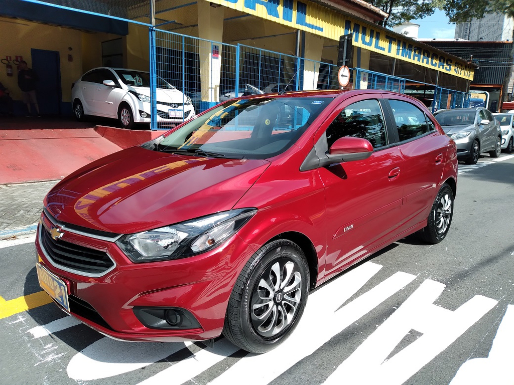 Chevrolet Onix Vermelho