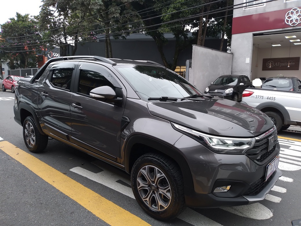 Fiat Strada Cinza