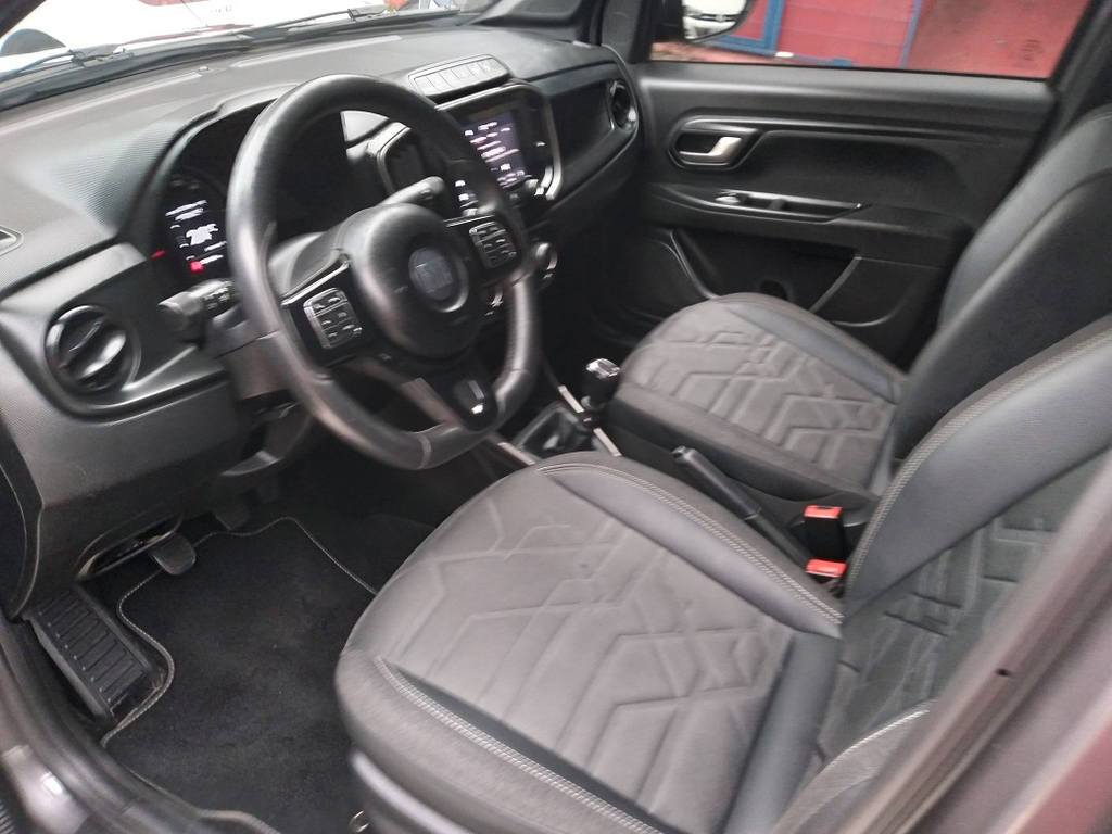 Fiat Strada Cinza