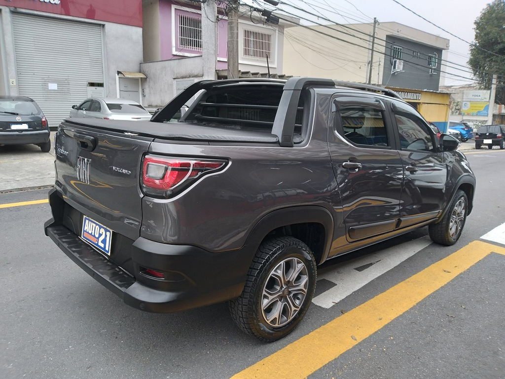 Fiat Strada Cinza