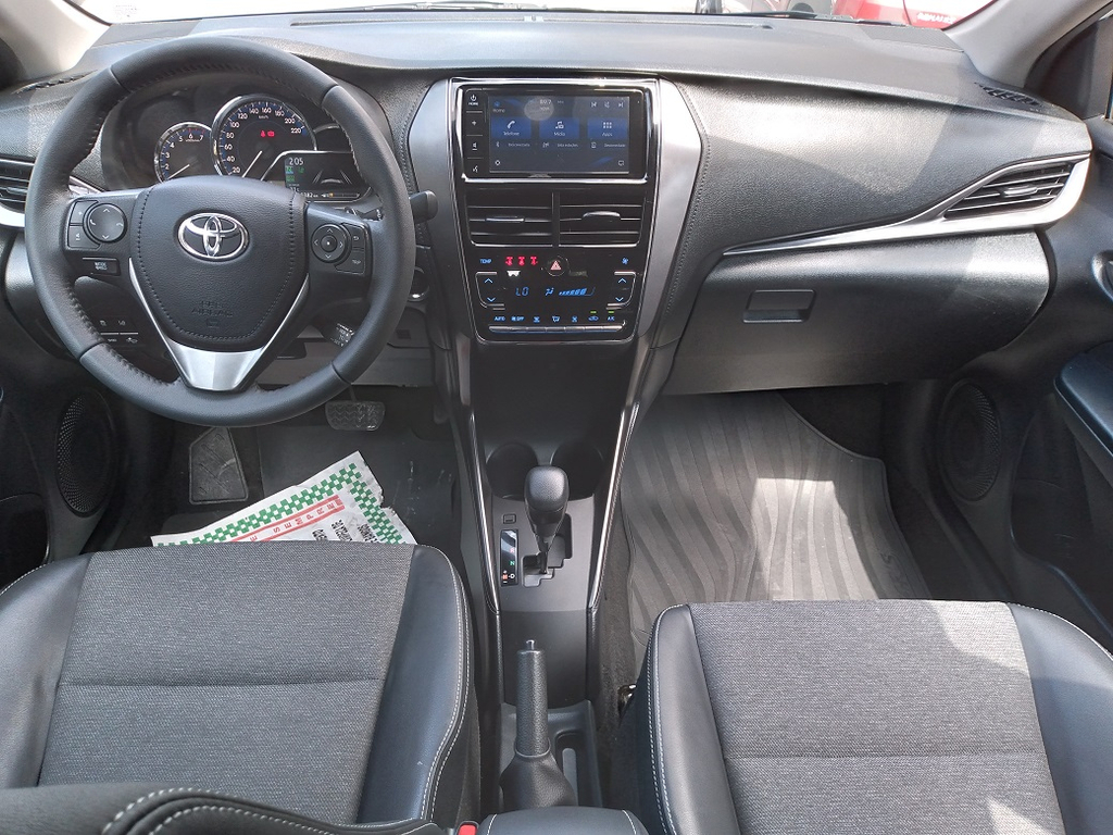 Toyota Yaris Sedan Branco