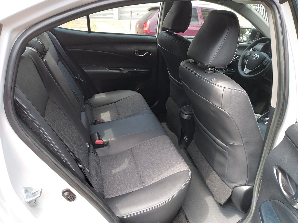 Toyota Yaris Sedan Branco