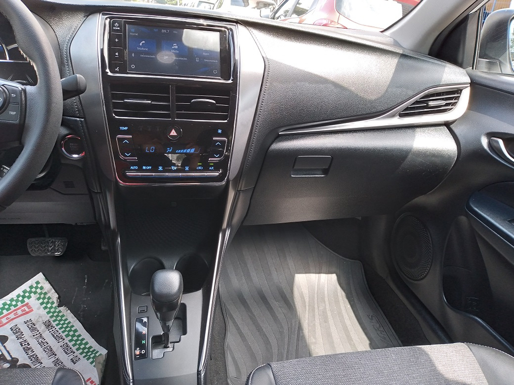 Toyota Yaris Sedan Branco