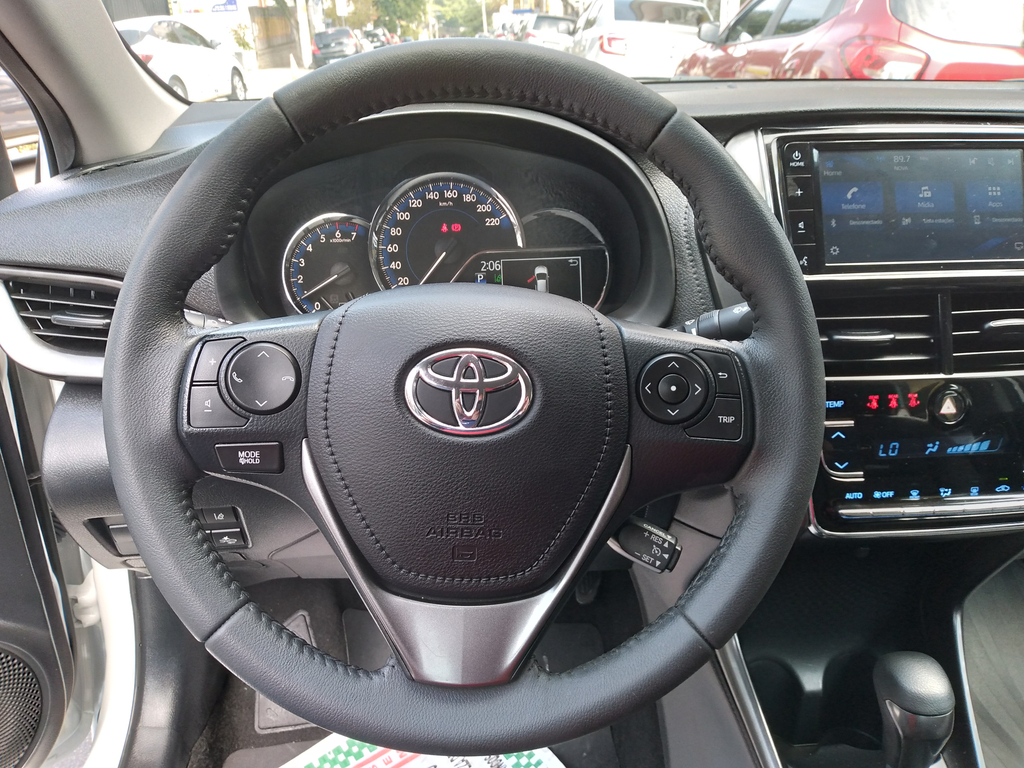 Toyota Yaris Sedan Branco