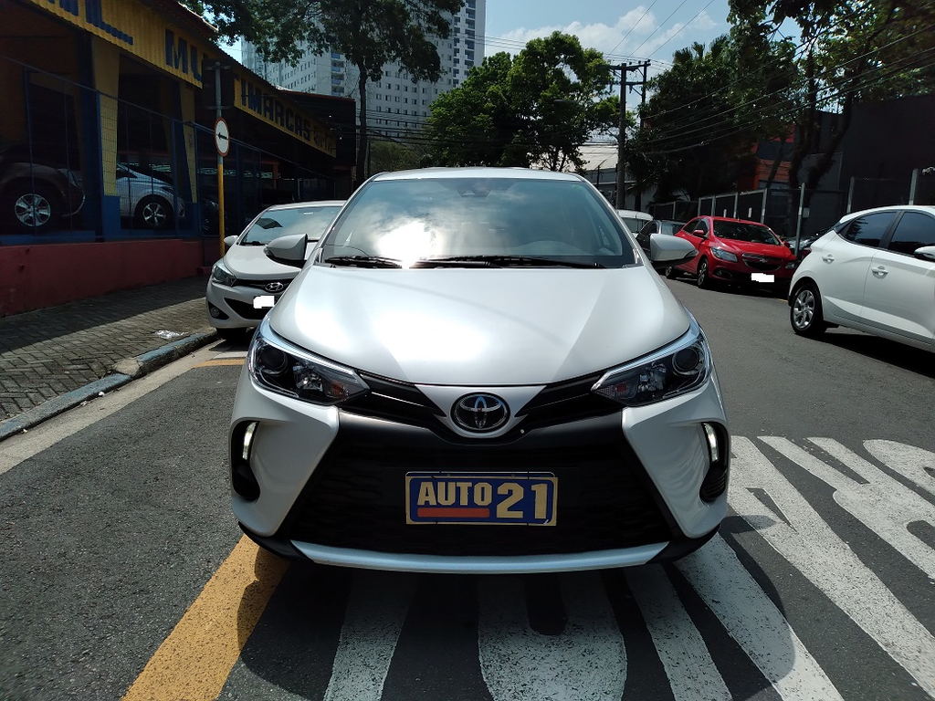 Toyota Yaris Sedan Branco