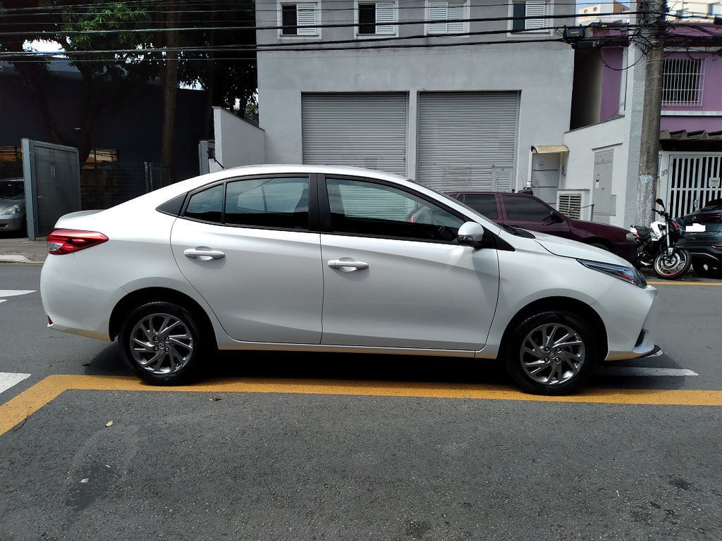 Toyota Yaris Sedan Branco