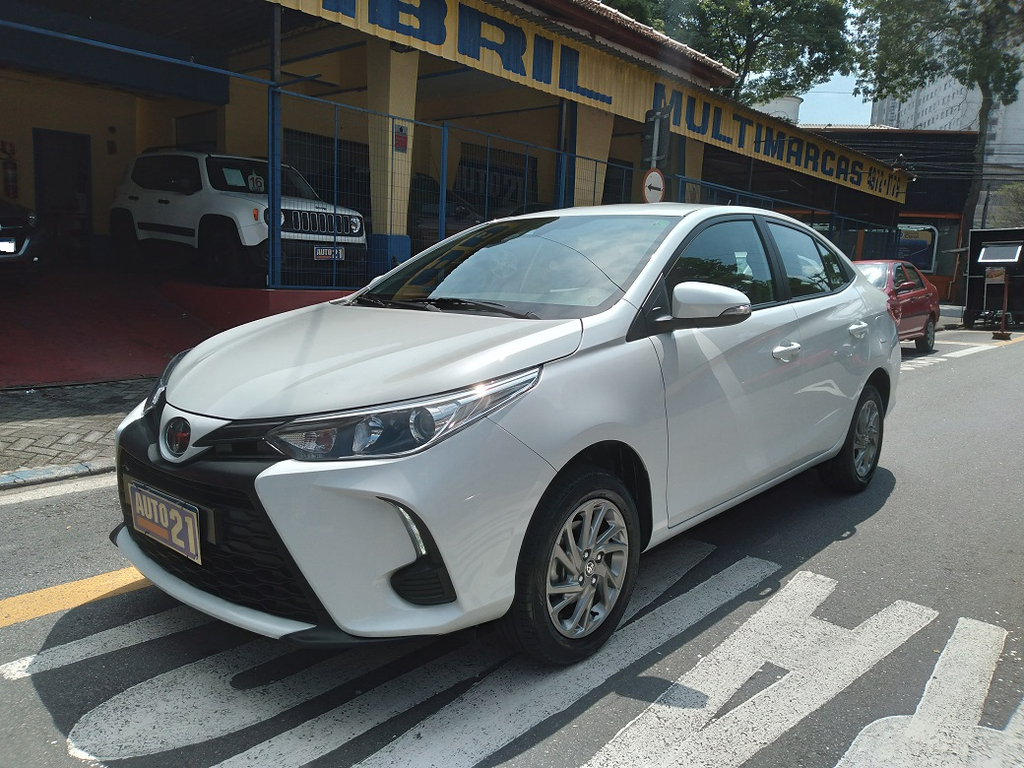 Toyota Yaris Sedan Branco