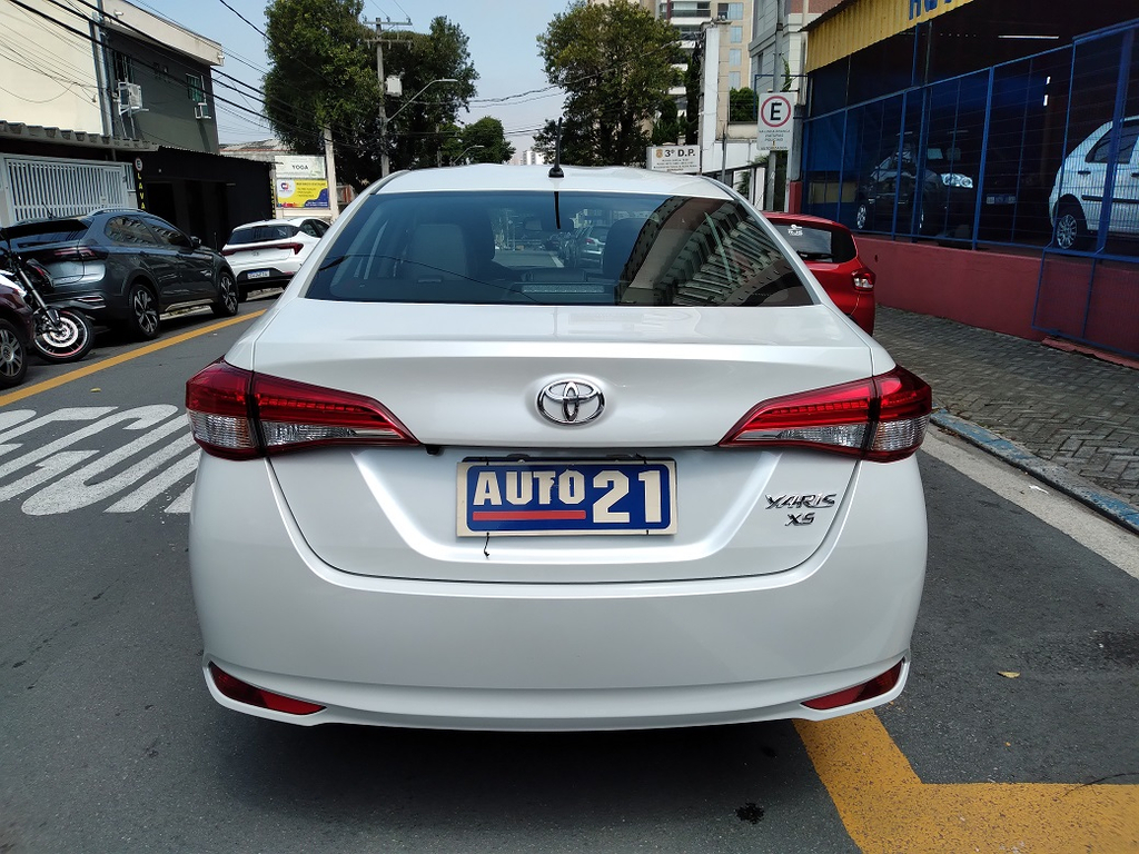Toyota Yaris Sedan Branco