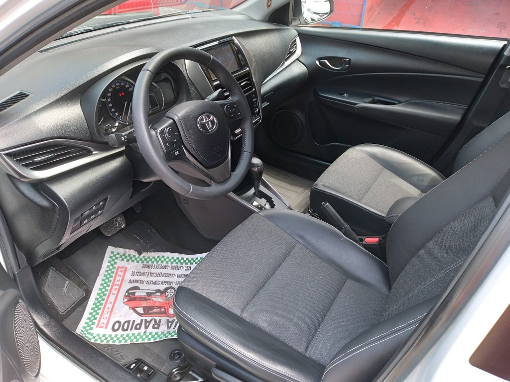 Toyota Yaris Sedan Branco