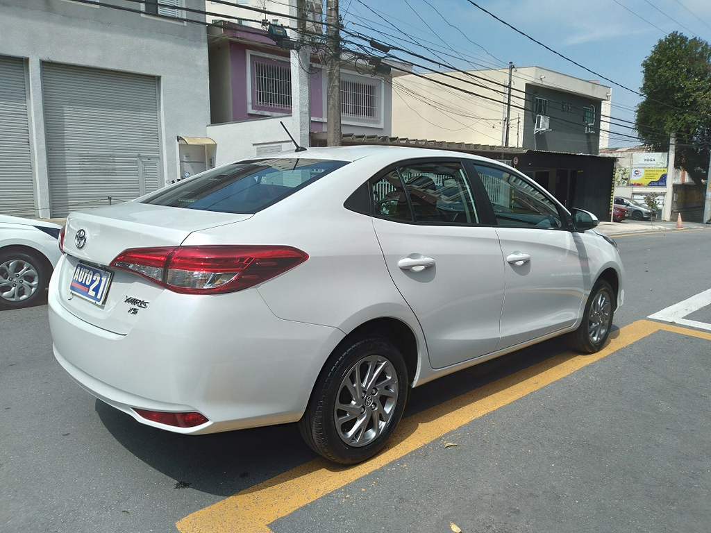 Toyota Yaris Sedan Branco