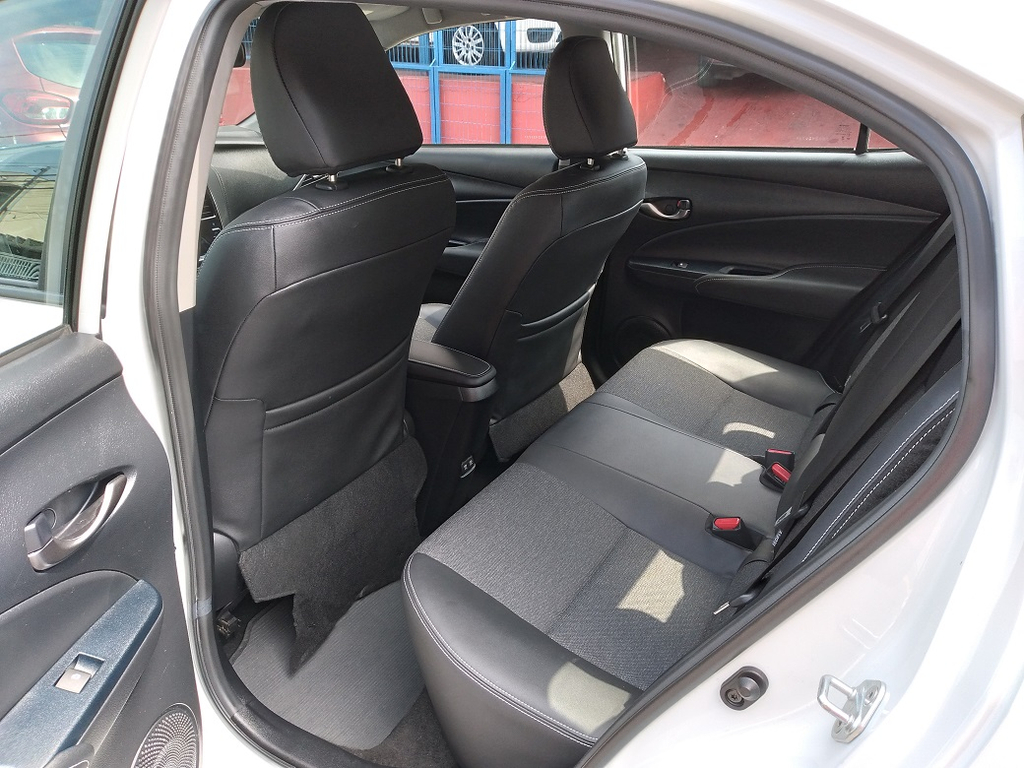 Toyota Yaris Sedan Branco