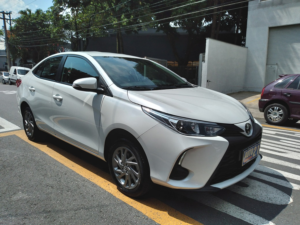 Toyota Yaris Sedan Branco