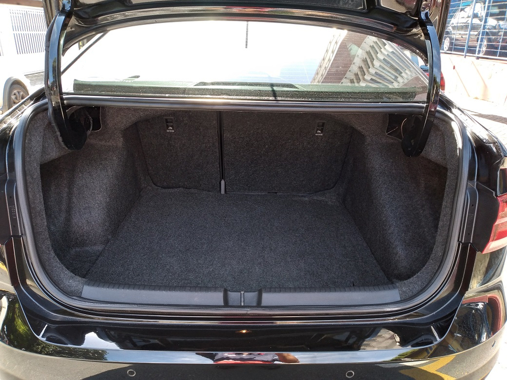 Volkswagen Virtus Preto