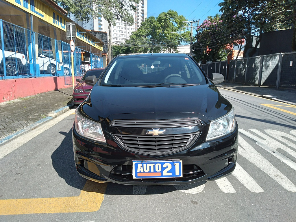 Chevrolet Onix Preto