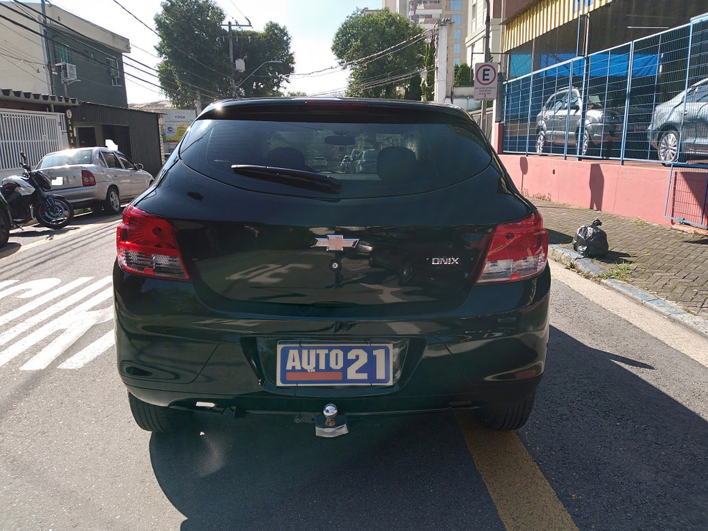 Chevrolet Onix Preto