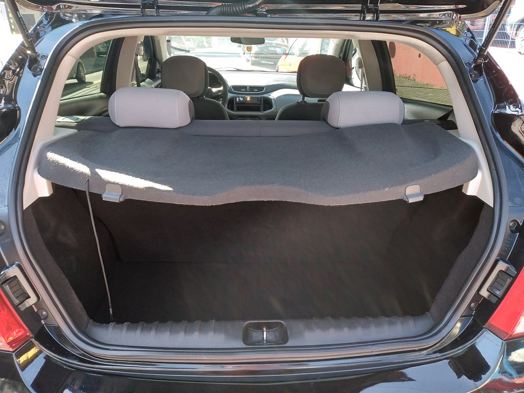 Chevrolet Onix Preto