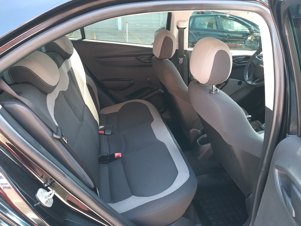 Chevrolet Onix Preto