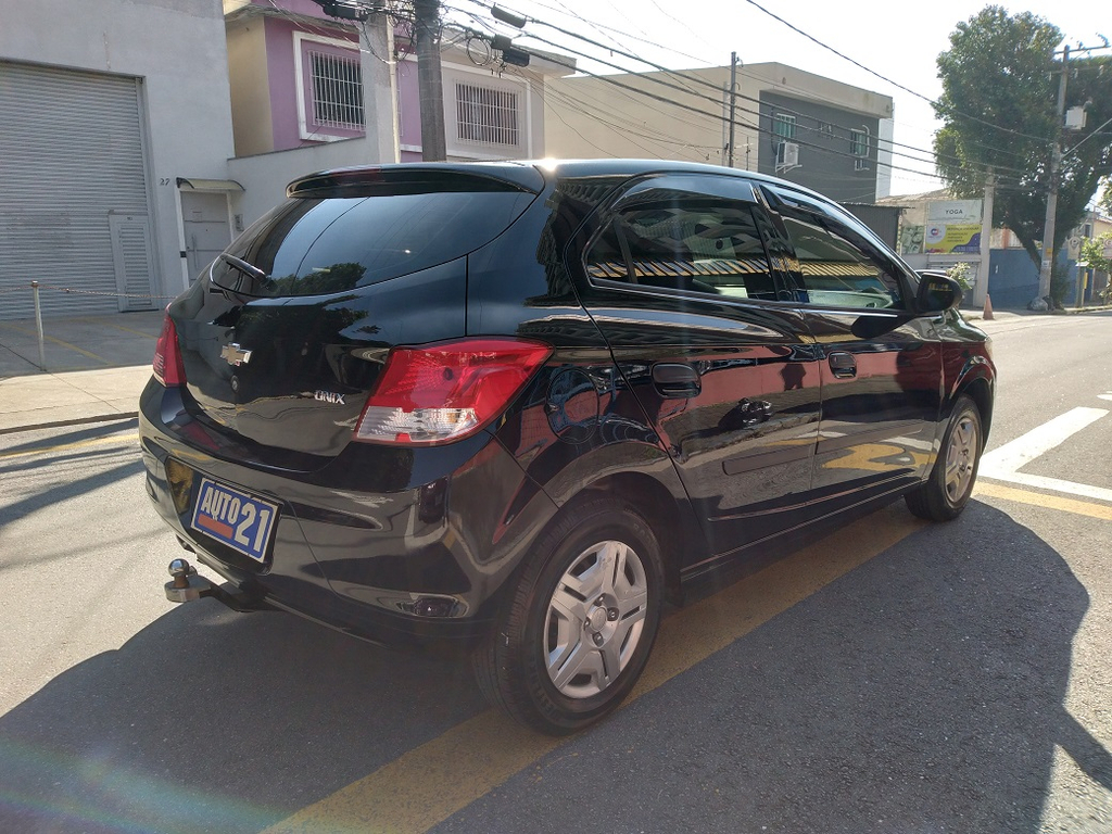 Chevrolet Onix Preto