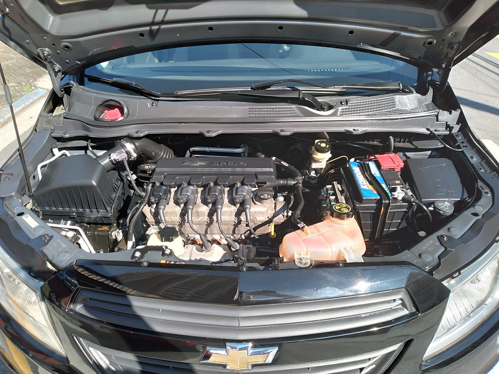 Chevrolet Onix Preto
