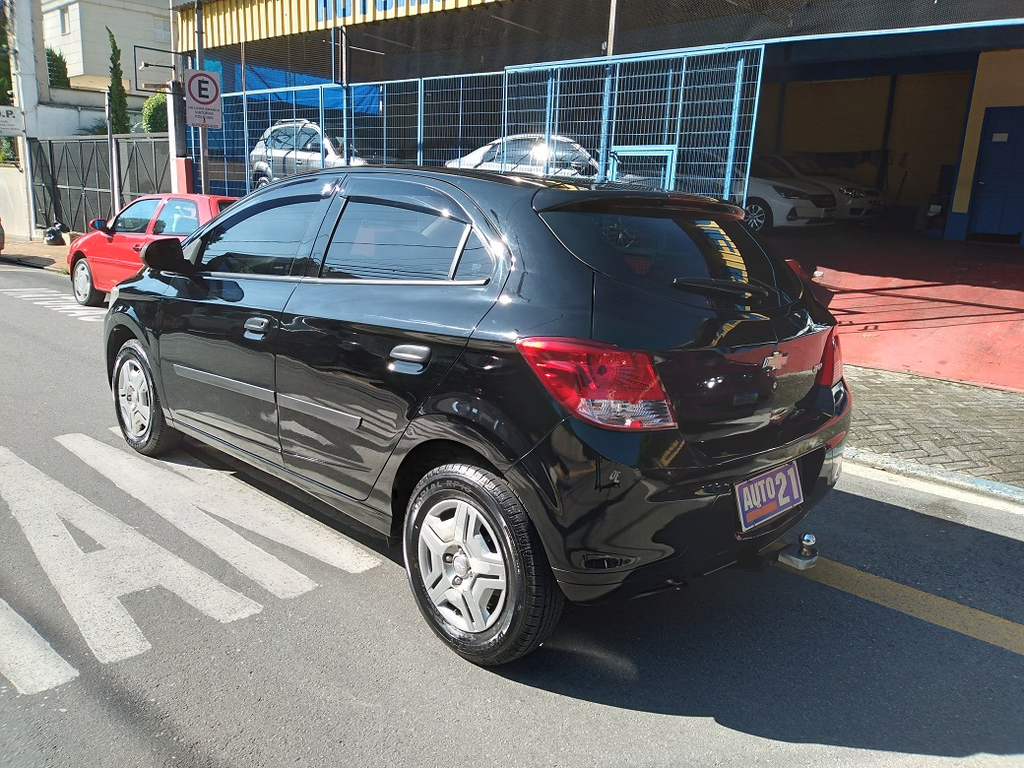 Chevrolet Onix Preto
