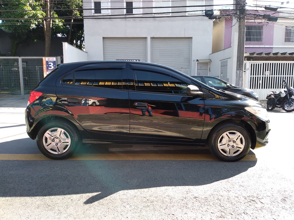 Chevrolet Onix Preto