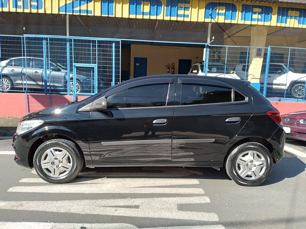 Chevrolet Onix Preto