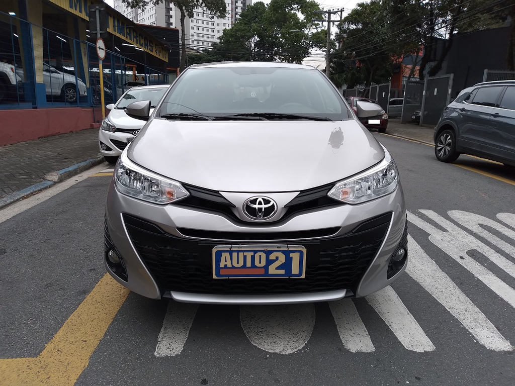 Toyota Yaris Hatch Prata