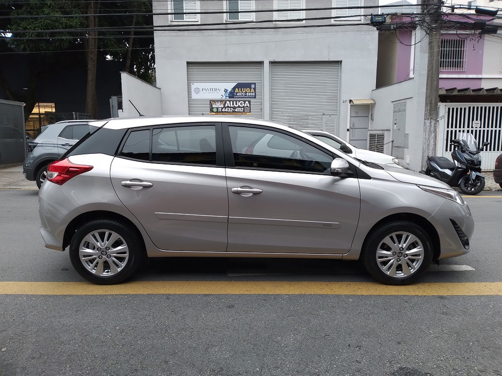 Toyota Yaris Hatch Prata