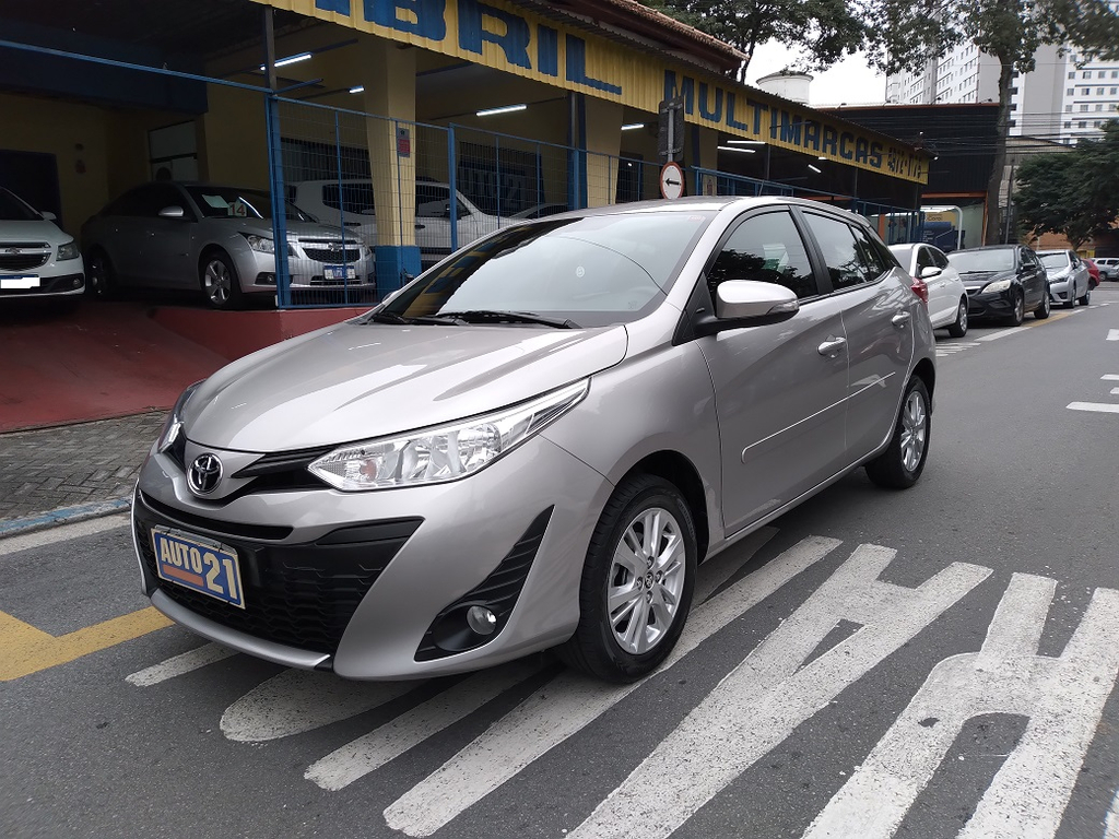 Toyota Yaris Hatch Prata