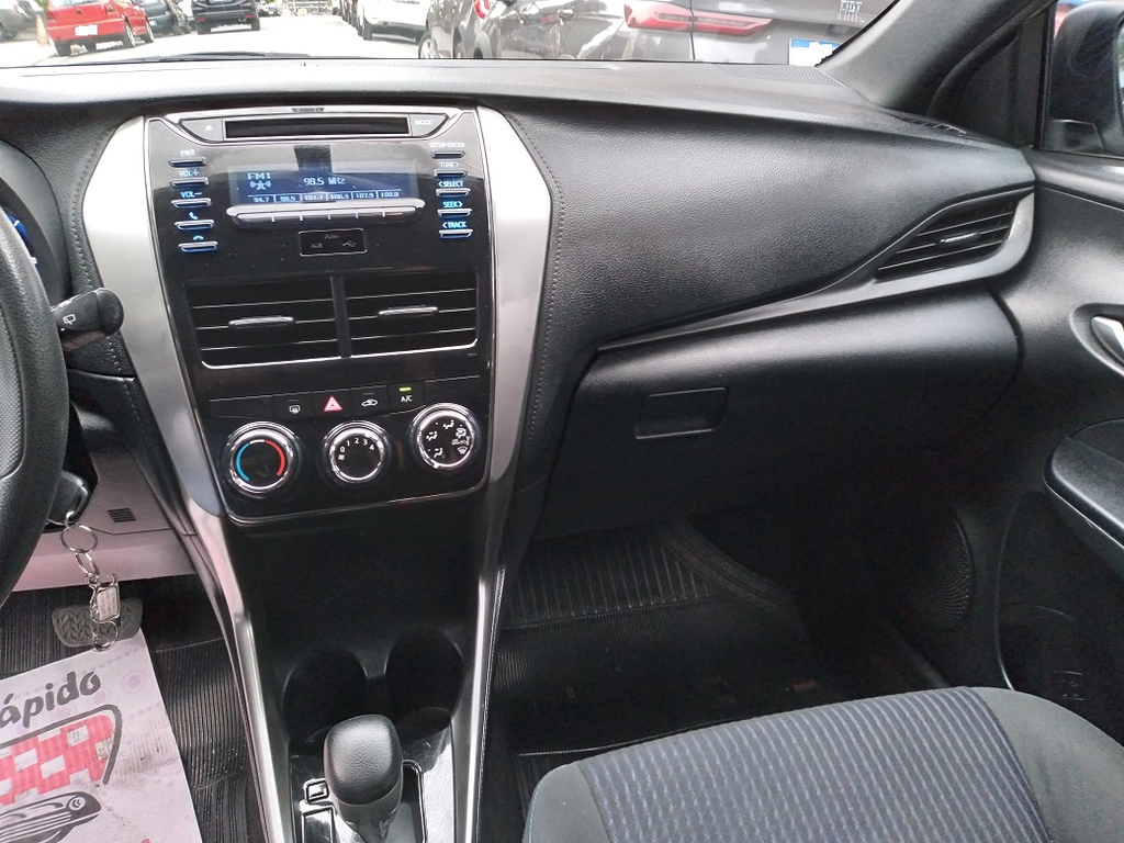 Toyota Yaris Hatch Prata