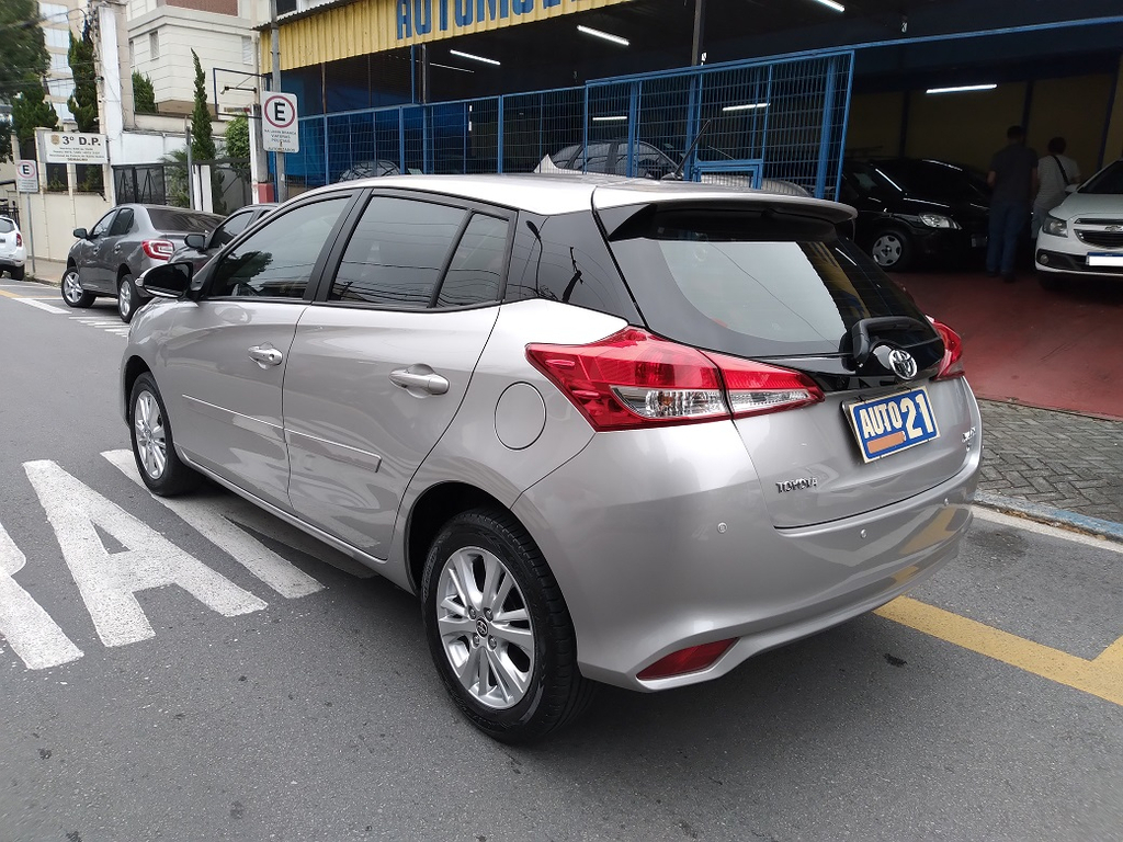 Toyota Yaris Hatch Prata