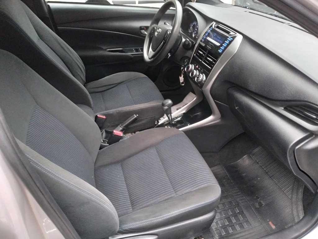 Toyota Yaris Hatch Prata