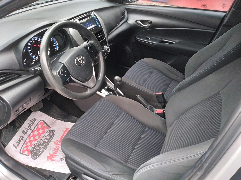 Toyota Yaris Hatch Prata
