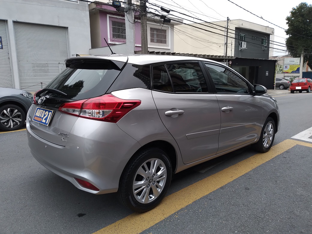 Toyota Yaris Hatch Prata