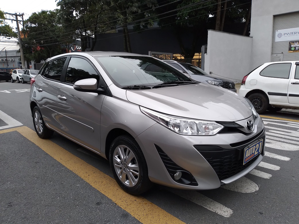 Toyota Yaris Hatch Prata
