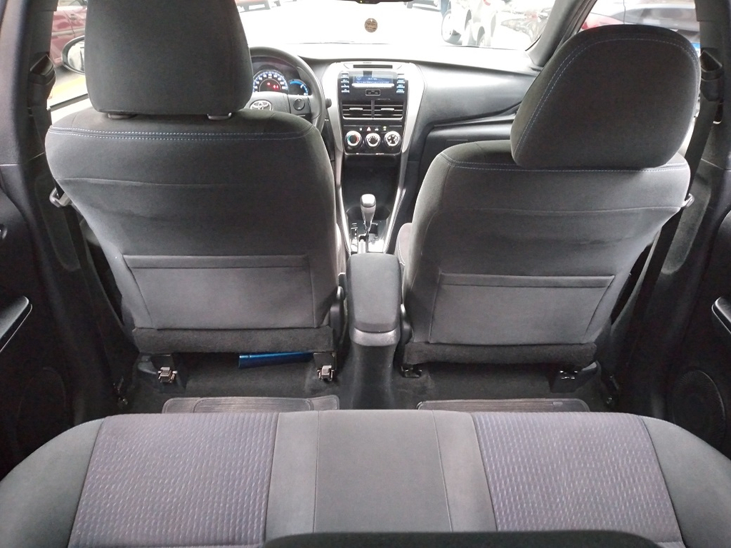 Toyota Yaris Hatch Prata