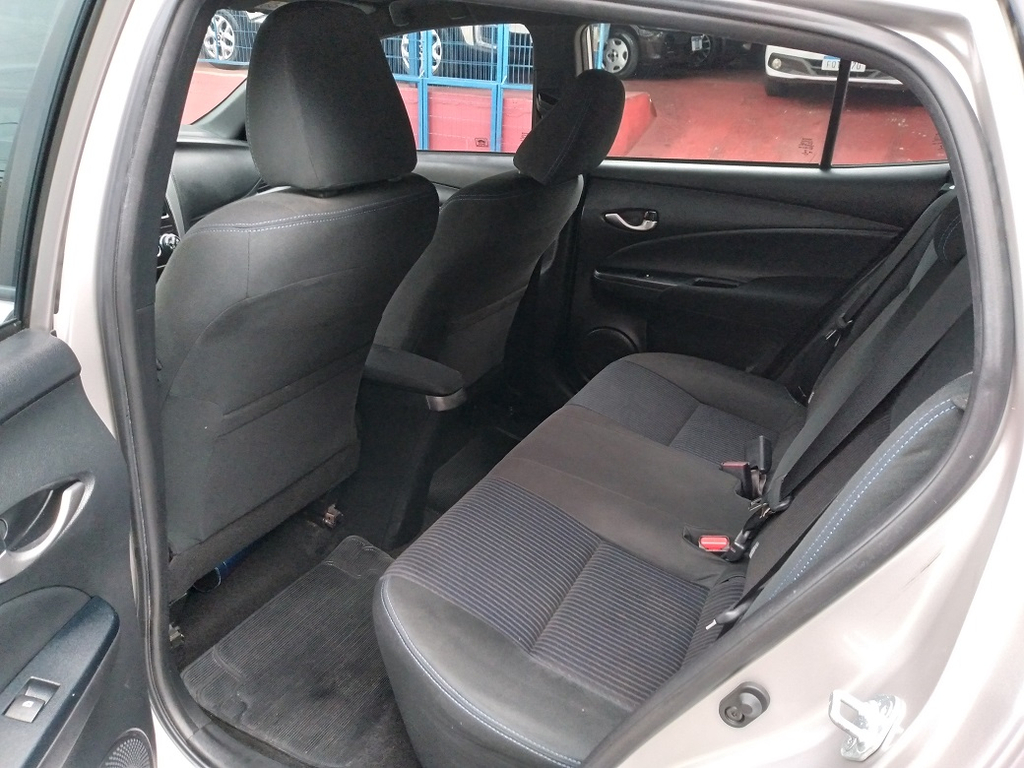 Toyota Yaris Hatch Prata