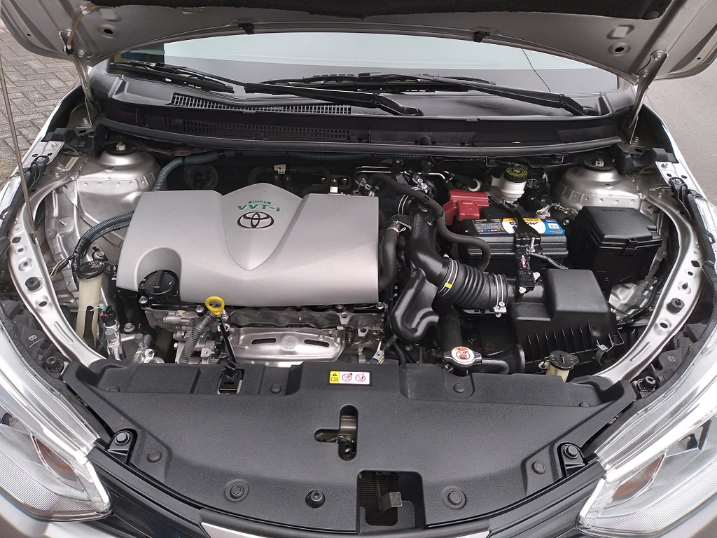 Toyota Yaris Hatch Prata