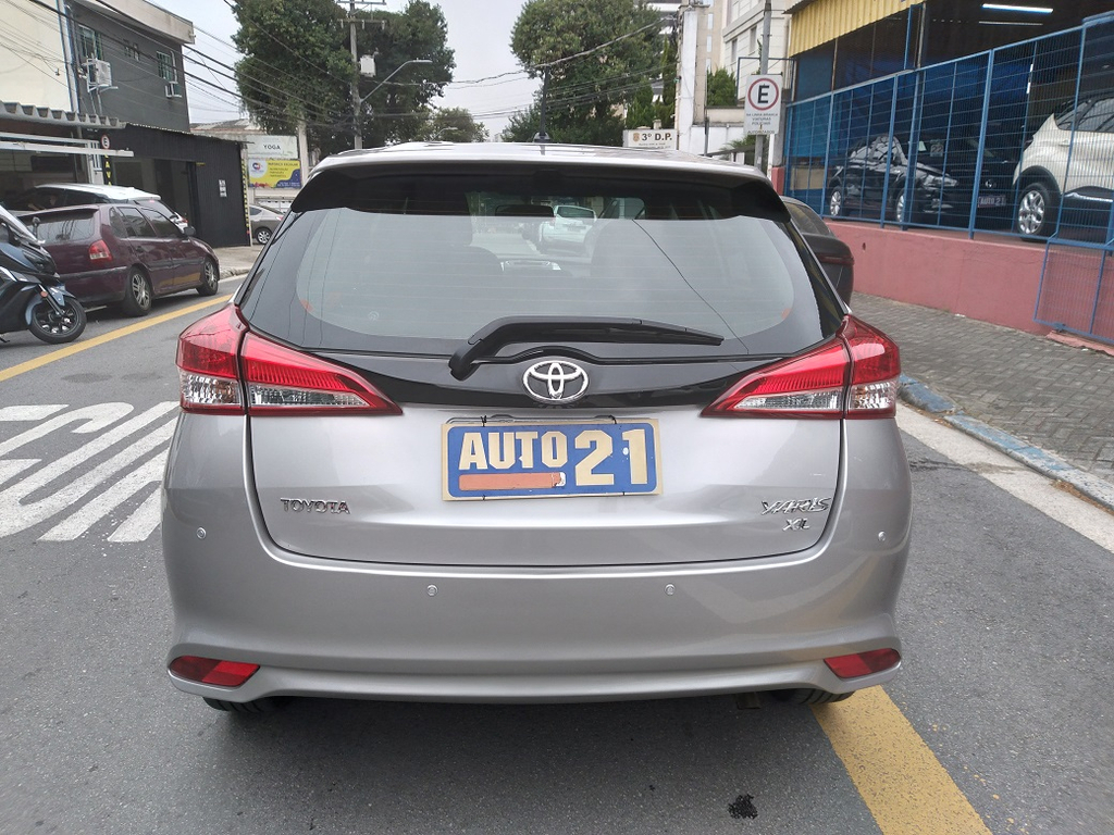 Toyota Yaris Hatch Prata
