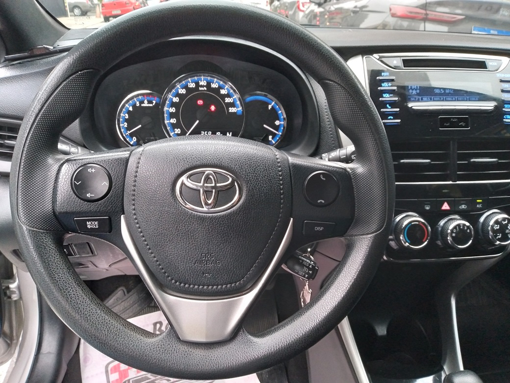 Toyota Yaris Hatch Prata