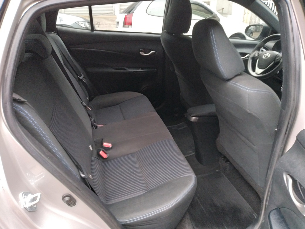 Toyota Yaris Hatch Prata