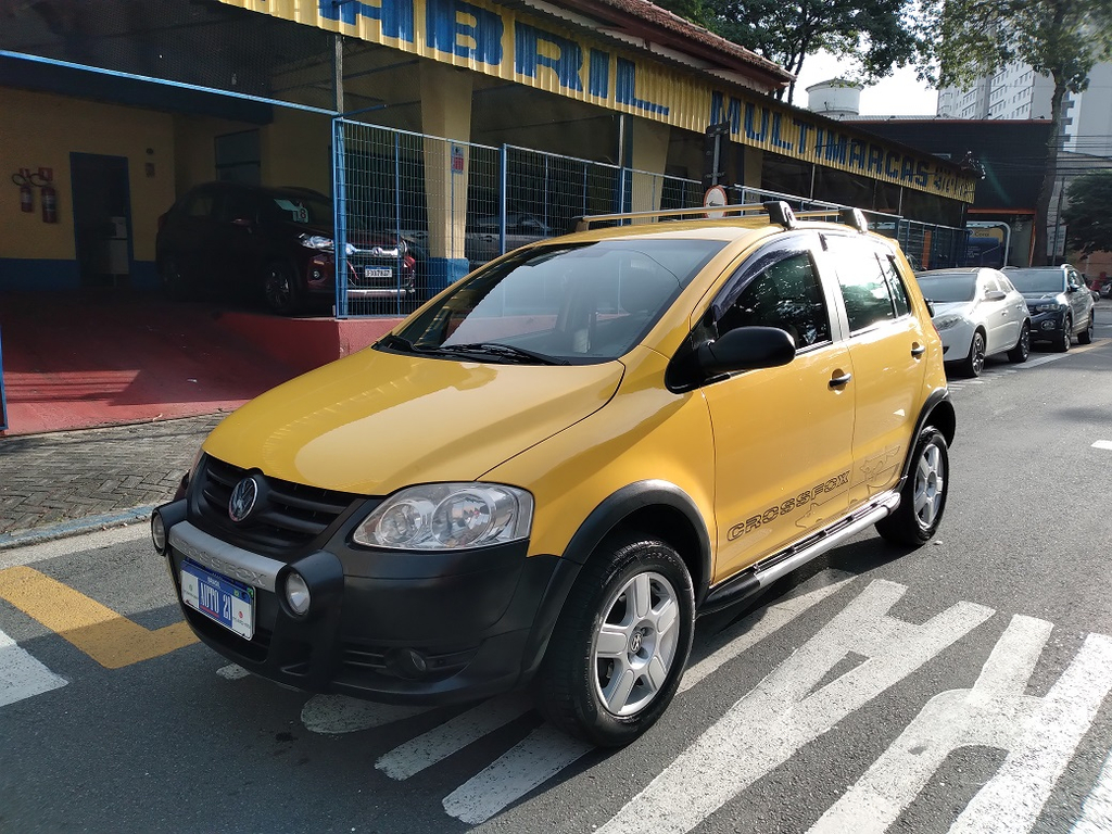 Volkswagen CrossFox Amarelo